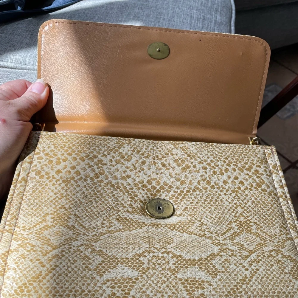 Vintage vinyl shoulder